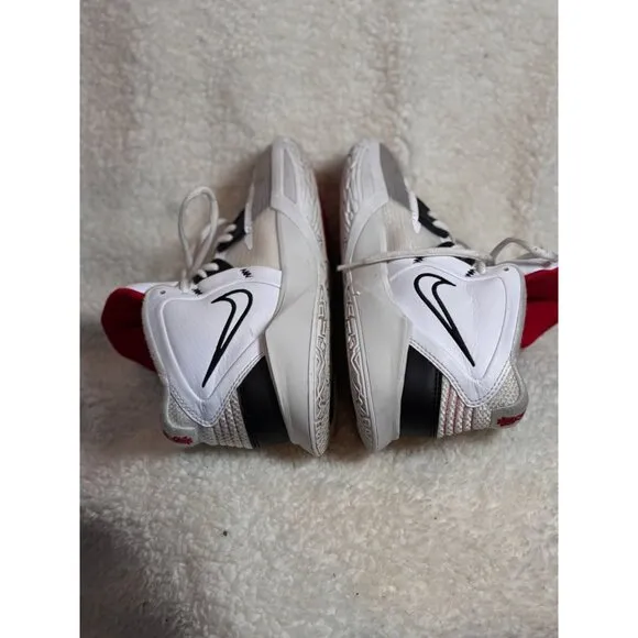 NIKE KYRIE INFINITY WHITE-BLACK-UNIVERSITY RED &quot;MAN MACHINE&quot; SZ 4.5 DD0334-101