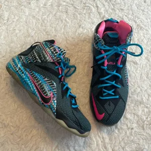 Nike LeBron James 7Y Basketball High Top Sneakers