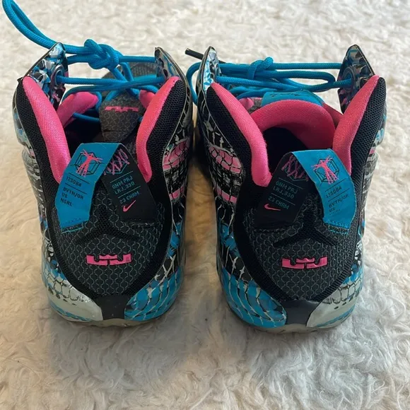 Nike LeBron James 7Y Basketball High Top Sneakers