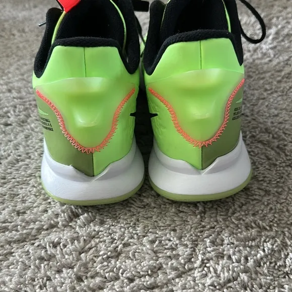Nike LeBron Witness 5 Grinch Basketball Sneakers