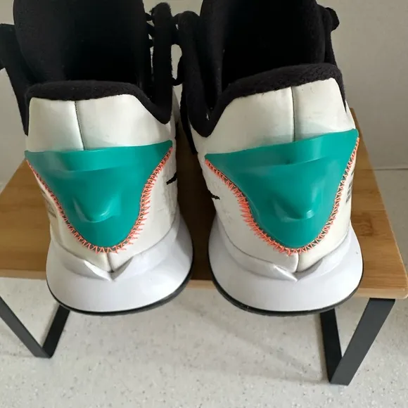 Nike LeBron Witness 5 White and Teal Mesh Basketball Sneakers. Men’s Size 8.5