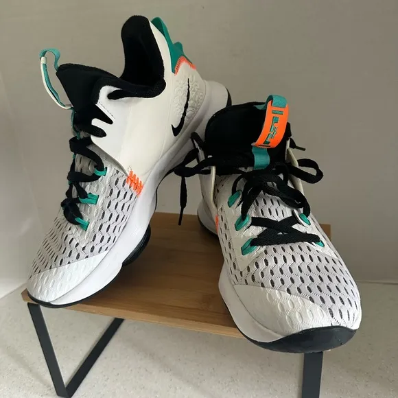 Nike LeBron Witness 5 White and Teal Mesh Basketball Sneakers. Men’s Size 8.5