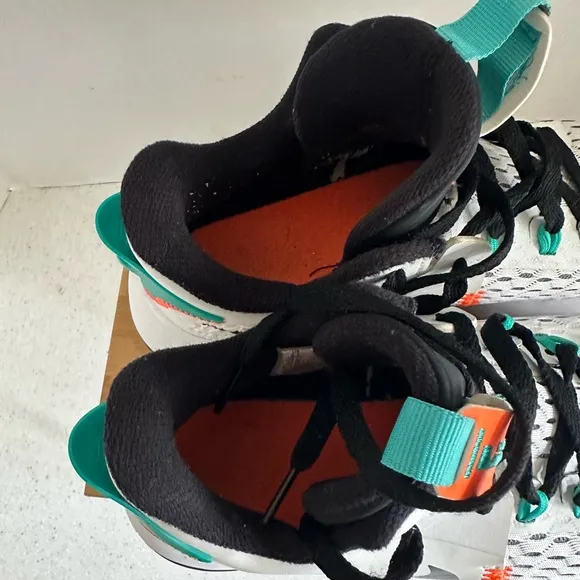 Nike LeBron Witness 5 White and Teal Mesh Basketball Sneakers. Men’s Size 8.5