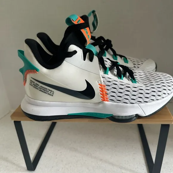 Nike LeBron Witness 5 White and Teal Mesh Basketball Sneakers. Men’s Size 8.5