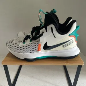 Nike LeBron Witness 5 White and Teal Mesh Basketball Sneakers. Men’s Size 8.5