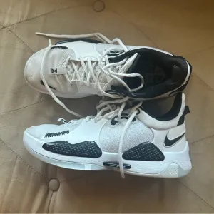 Nike Men’s 8 Paul George Black White Basketball Volleyball Sneakers