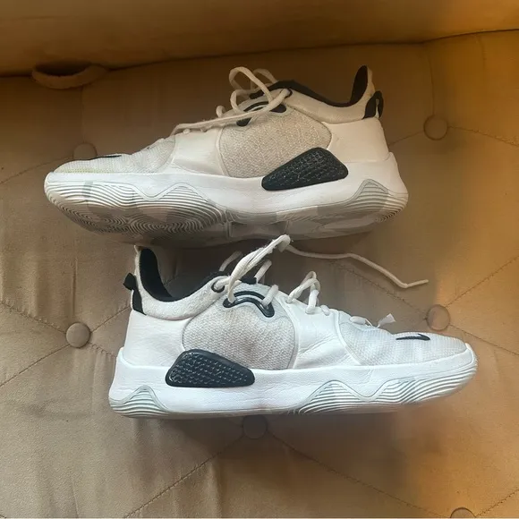 Nike Men’s 8 Paul George Black White Basketball Volleyball Sneakers