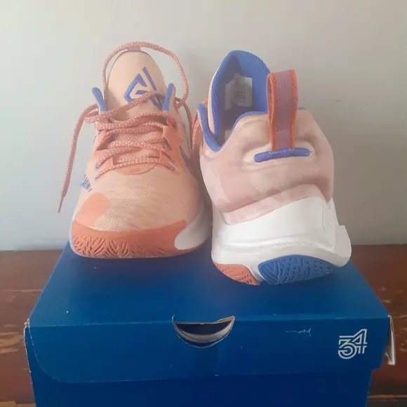 Nike Men's Giannis Immortality Basketball Sneakers Size 13