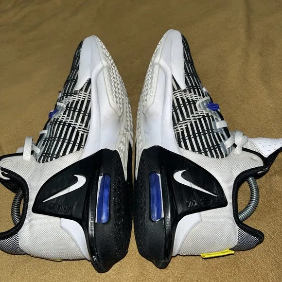 Nike Mens Lebron Witness 6 CZ4052-100 White Basketball Shoes Sneakers Size 8 Gym