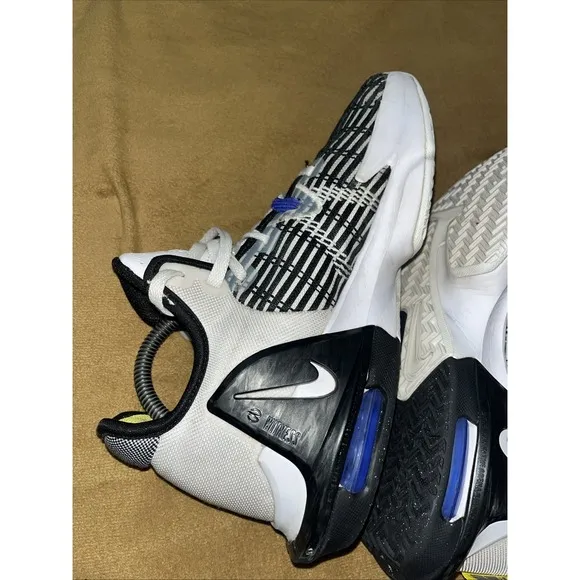 Nike Mens Lebron Witness 6 CZ4052-100 White Basketball Shoes Sneakers Size 8 Gym