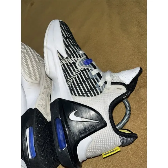 Nike Mens Lebron Witness 6 CZ4052-100 White Basketball Shoes Sneakers Size 8 Gym