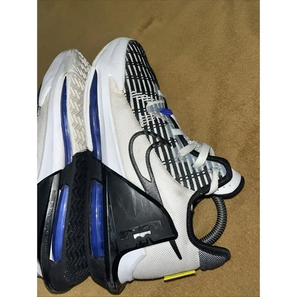 Nike Mens Lebron Witness 6 CZ4052-100 White Basketball Shoes Sneakers Size 8 Gym