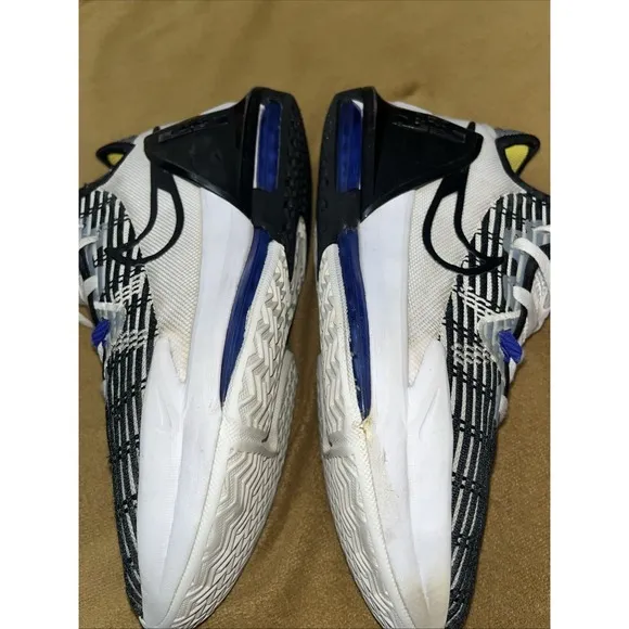 Nike Mens Lebron Witness 6 CZ4052-100 White Basketball Shoes Sneakers Size 8 Gym