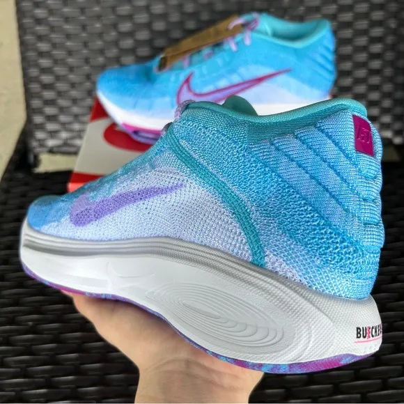 NIKE PAIGE BUECKERS x AIR ZOOM GT HUSTLE 3 - WOMENS 11.5 / MENS 10