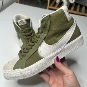 Nike SB Blazer Mid Premium Swoosh Green Pilgrim Sneakers