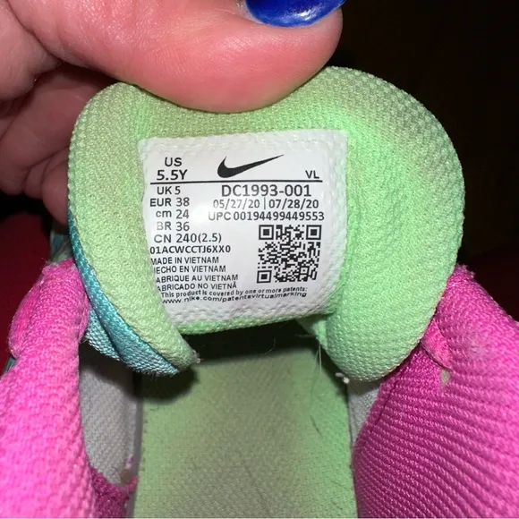 Nike Team Hustle D 9 DIGI (GS) Basketball Sneakers Shoe Size 5.5y/ hightop