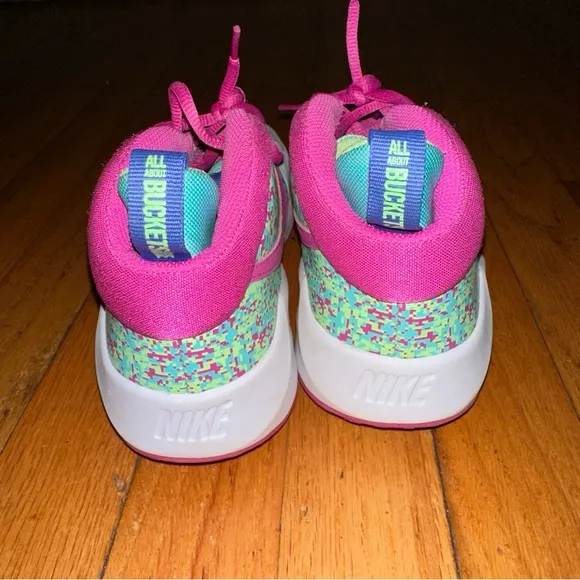 Nike Team Hustle D 9 DIGI (GS) Basketball Sneakers Shoe Size 5.5y/ hightop