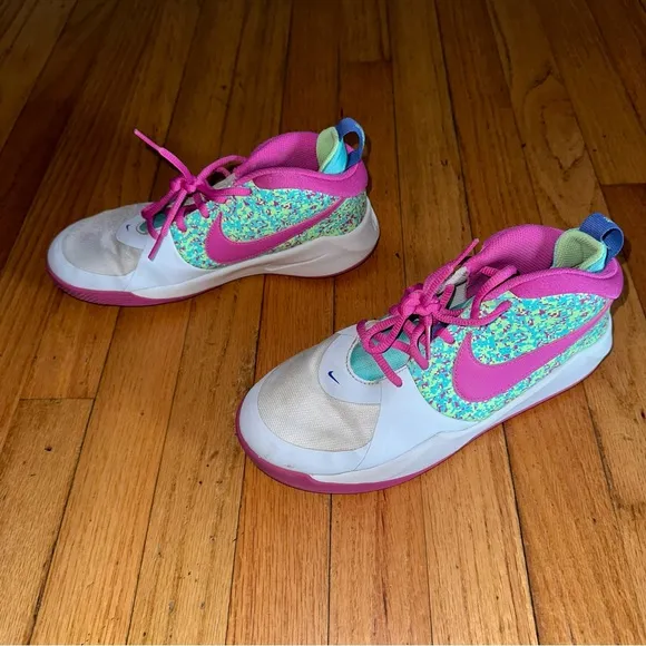 Nike Team Hustle D 9 DIGI (GS) Basketball Sneakers Shoe Size 5.5y/ hightop