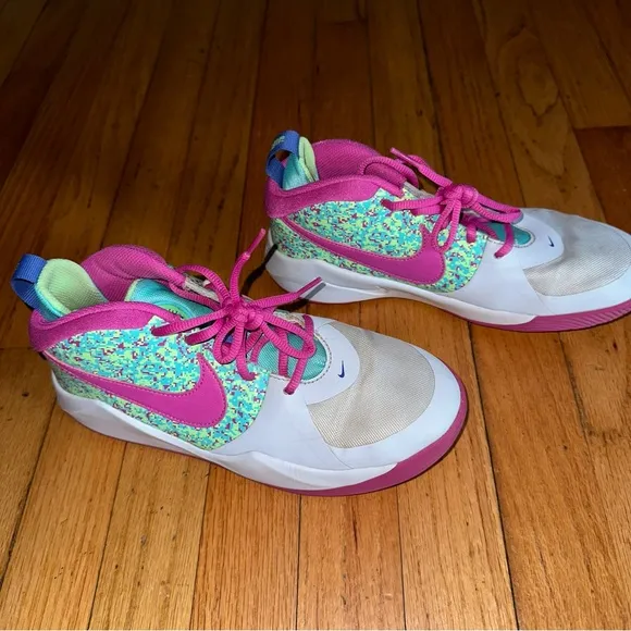 Nike Team Hustle D 9 DIGI (GS) Basketball Sneakers Shoe Size 5.5y/ hightop