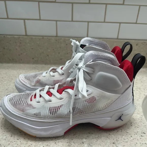 Nike Youth Air Jordan XXXV11 Basketball Shoe (Size 5Y)
