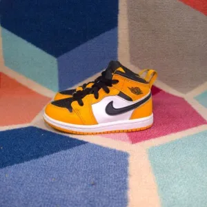 Nike Air Jordan 1 Mid Toddler 'Reverse Yellow Toe' -  Toddler US 8