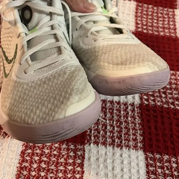 Nike White and Green Sneakers