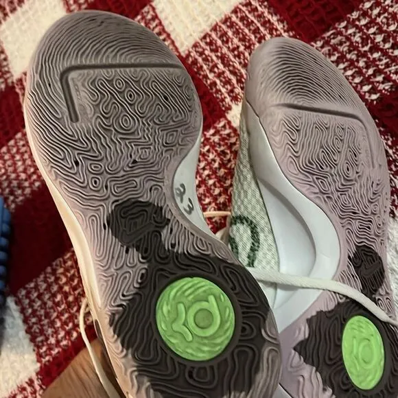 Nike White and Green Sneakers