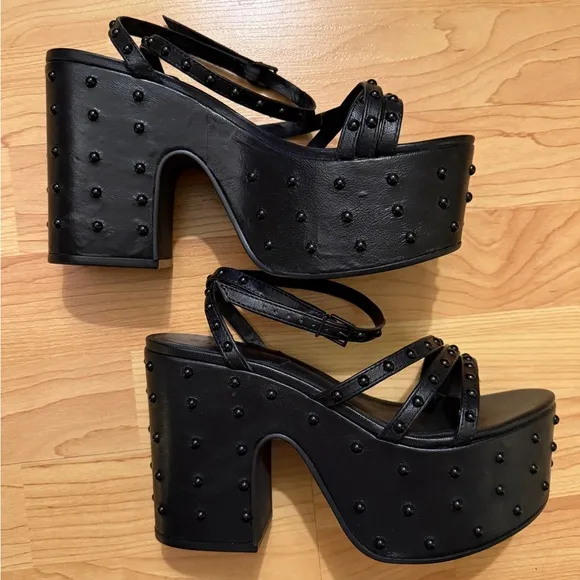NWB SCHUTZ Women's Anne Studded Wedge Sandals in Black size 7
