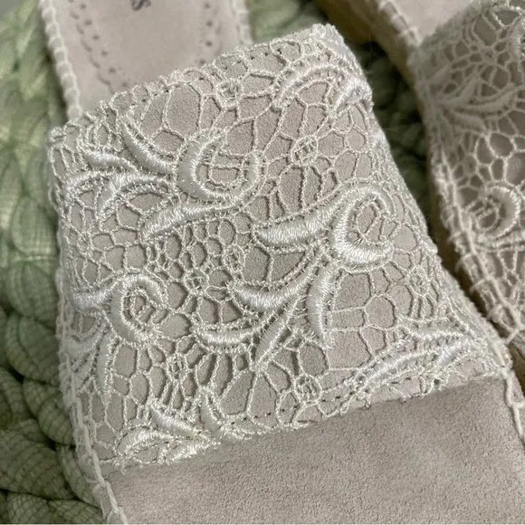 NWOB Bass Samba White Light Gray Suede Lace Slip on Flat Espadrille Sandals