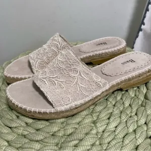 NWOB Bass Samba White Light Gray Suede Lace Slip on Flat Espadrille Sandals