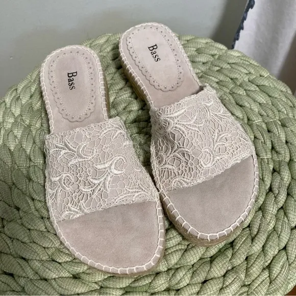NWOB Bass Samba White Light Gray Suede Lace Slip on Flat Espadrille Sandals
