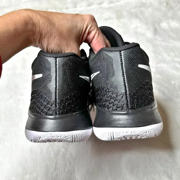 NWOB Nike Kyrie Flytrap 6 Basketball Sneakers Black Men 11.5