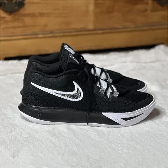 NWOB Nike Kyrie Flytrap 6 Basketball Sneakers Black Men 11.5