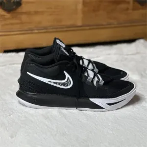 NWOB Nike Kyrie Flytrap 6 Basketball Sneakers Black Men 11.5