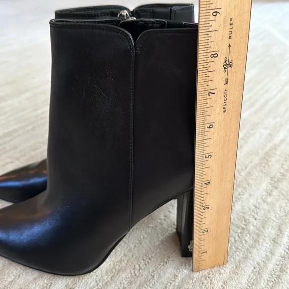 NWOB Sam Edelman Women's Raelle Ankle Booties Leather Pointed-Toe  Black Size 9