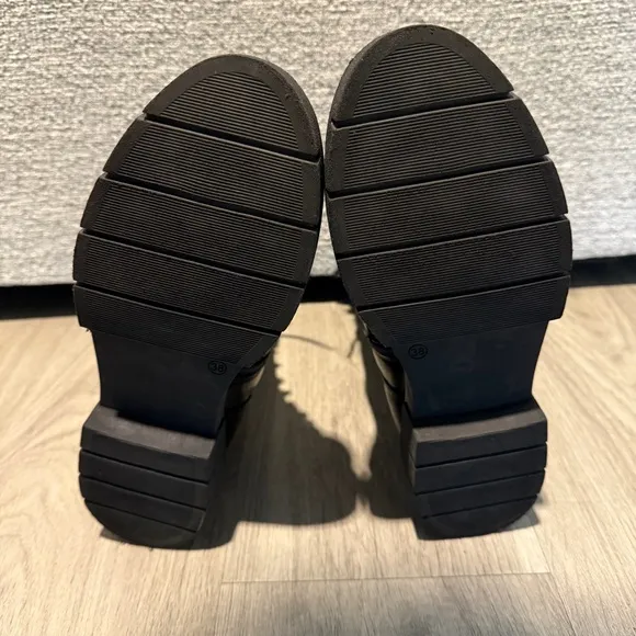 NWOB Vince Camuto Lug Sole Combat Boots Sz 8 (38)