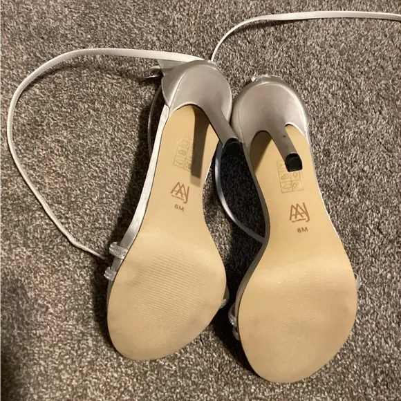 Nwot AAJ by Aminah Size 8M Strappy Rhinestone Dress Sandals