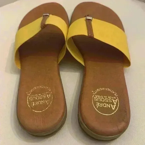 NWOT. Andre Assous Featherweight Women’s sandals. Yellow. Size 10 Made i…