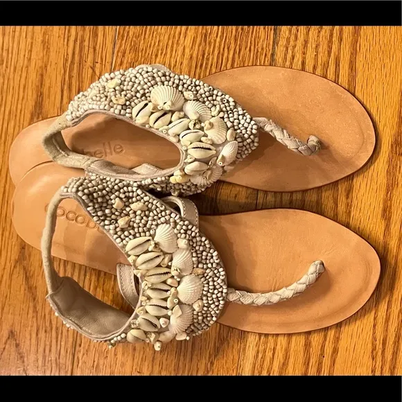 NWOT Cocobelle Shell Slingback Sandals, Beige