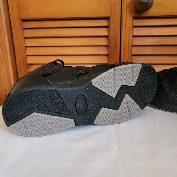 NWOT Shaq Empire Basketball Sneakers Big Kid Size 6