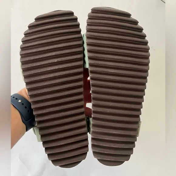 NWT Bearpaw Alma open toe leather sandals 6