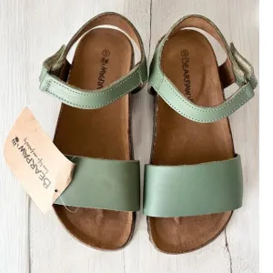 NWT Bearpaw Alma open toe leather sandals 6
