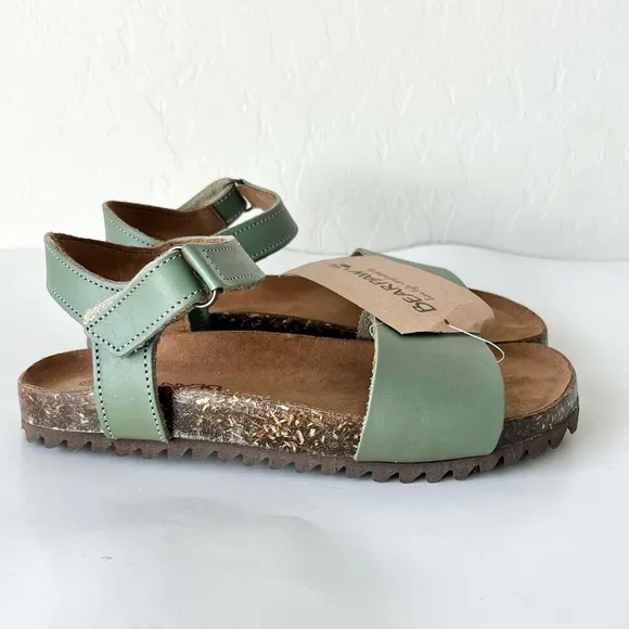 NWT Bearpaw Alma open toe leather sandals 6