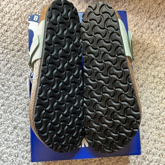 NWT Birkenstock Gizeh Soft Footbed Sandals