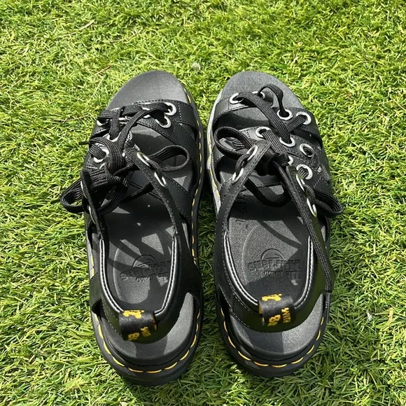 NWT BLAIRE Hardware Leather Sandals
