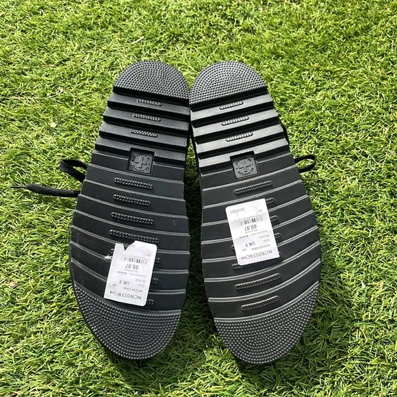 NWT BLAIRE Hardware Leather Sandals