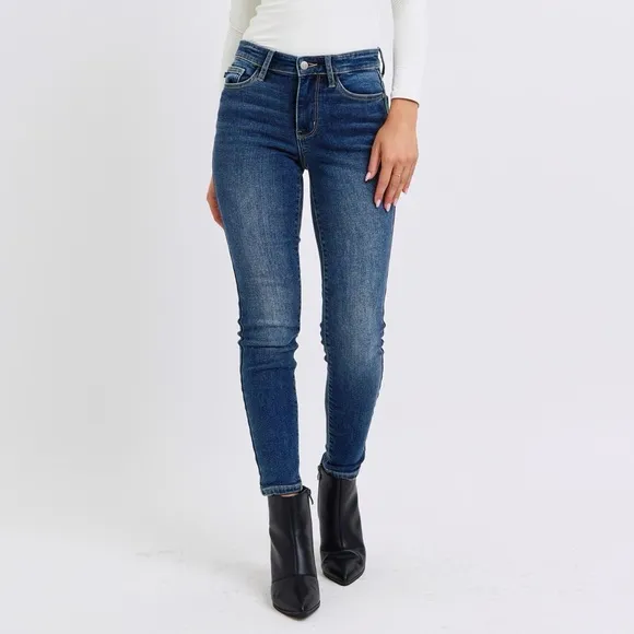 NWT Judy Blue PLUS   REG Size Dark Wash Mid-Rise Waist Ankle Skinny Jeans
