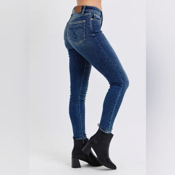 NWT Judy Blue PLUS   REG Size Dark Wash Mid-Rise Waist Ankle Skinny Jeans