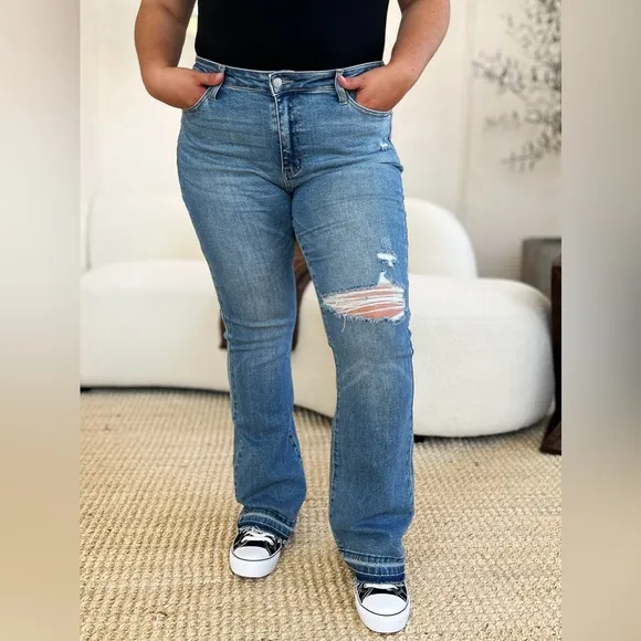 NWT Judy Blue PLUS   REG Size Mid Rise Released Hem Distressed Bootcut Jeans