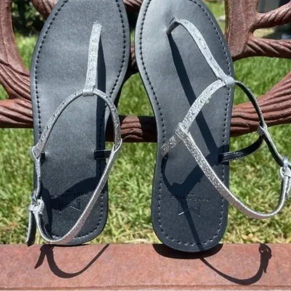 NWT Marc Fisher Studded Metallic Silver Leather Thong Ankle Strap Sandal